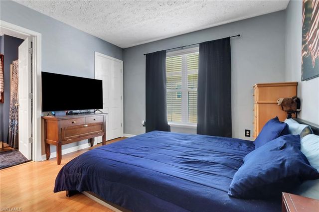 398 Leawood CIR, Naples, FL 34104