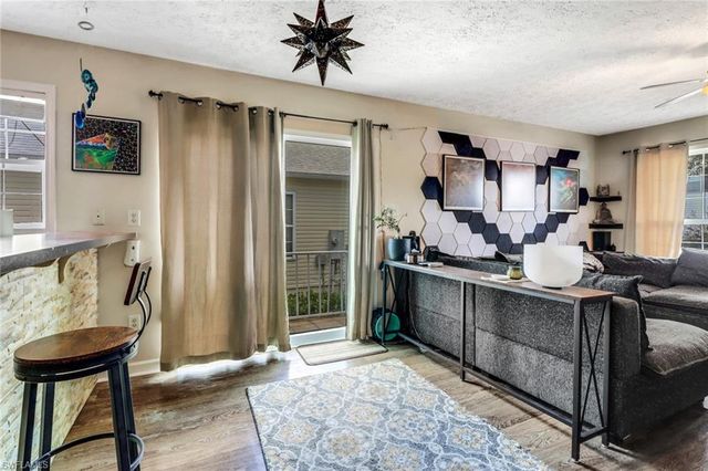 398 Leawood CIR, Naples, FL 34104