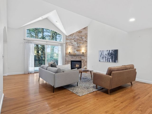 10 Blue Heron Way, Acton, MA 01720