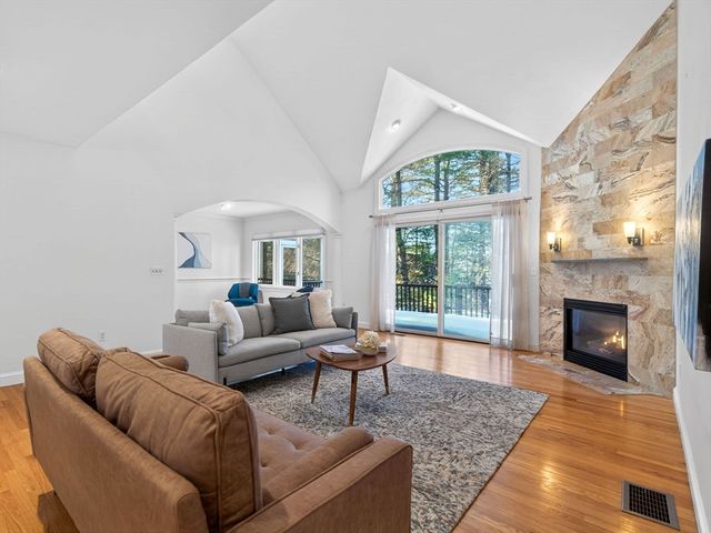 10 Blue Heron Way, Acton, MA 01720