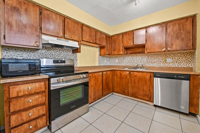 7020 Nova Drive 207d, Davie, FL 33317