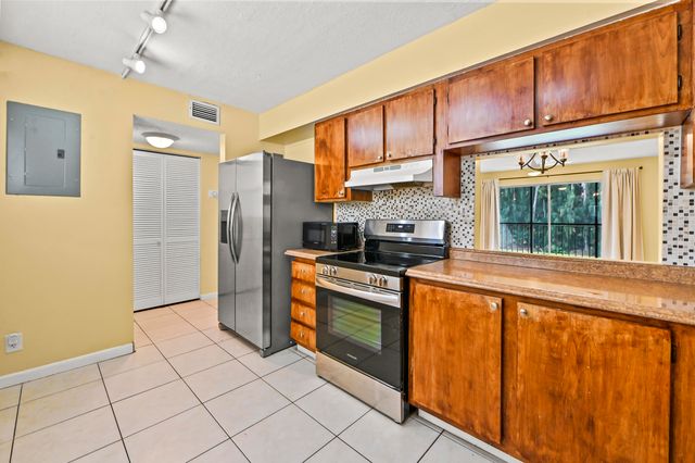 7020 Nova Drive 207d, Davie, FL 33317