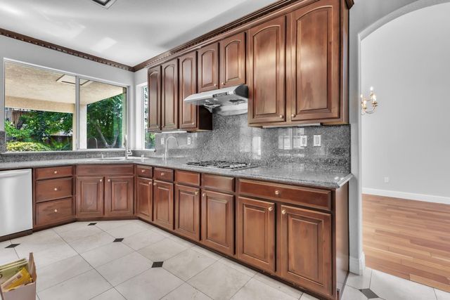 1533 Settlers Ct, Folsom, CA 95630