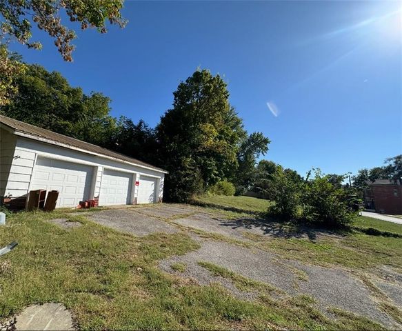 601 Hall Street, St Joseph, MO 64501