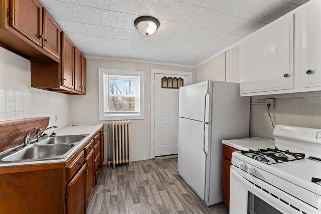 829 Clinton Street, Flint, MI 48507