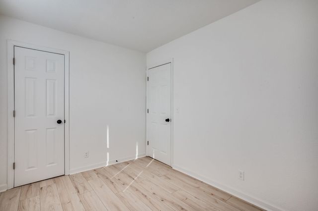 551 N Summitlawn St, Wichita, KS 67212