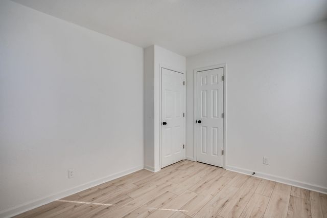 551 N Summitlawn St, Wichita, KS 67212