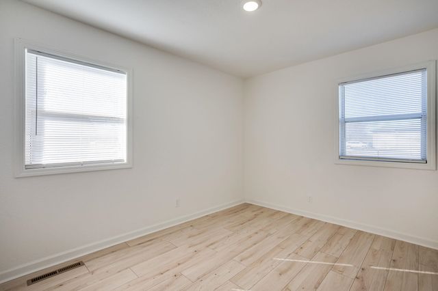 551 N Summitlawn St, Wichita, KS 67212