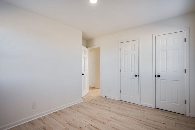 551 N Summitlawn St, Wichita, KS 67212