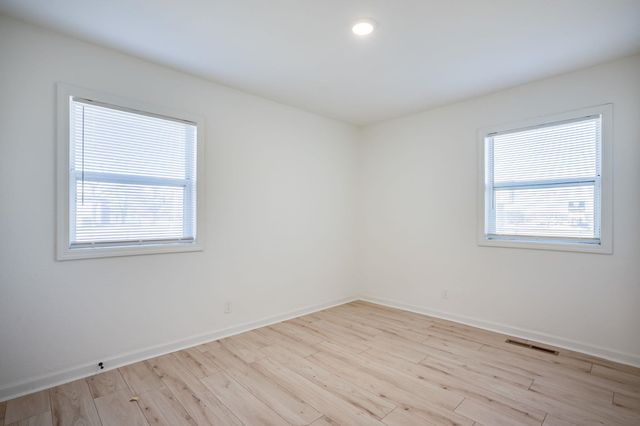 551 N Summitlawn St, Wichita, KS 67212