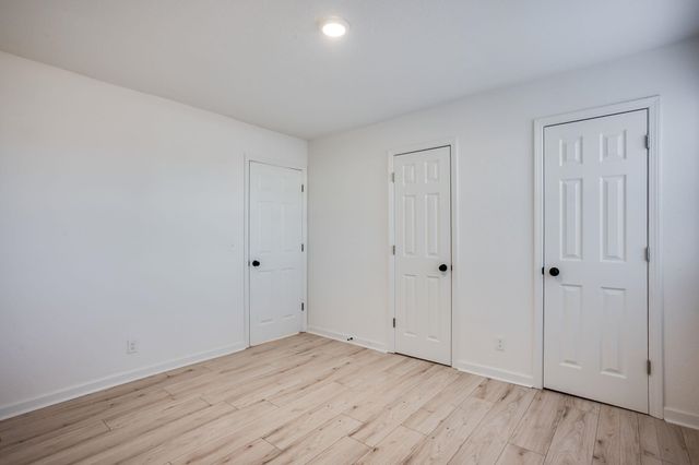 551 N Summitlawn St, Wichita, KS 67212