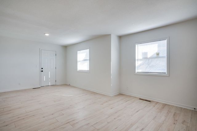 551 N Summitlawn St, Wichita, KS 67212