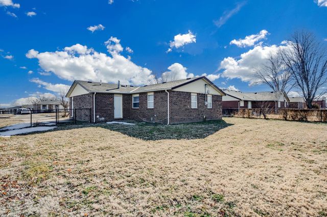 551 N Summitlawn St, Wichita, KS 67212