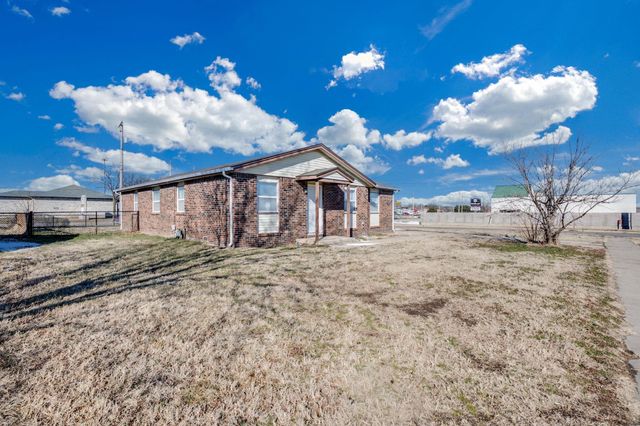 551 N Summitlawn St, Wichita, KS 67212