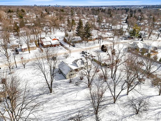 637 Ironwood Drive, Ann Arbor, MI 48103