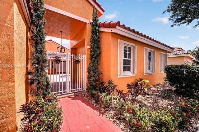 685 SW 198th Ter, Pembroke Pines, FL 33029