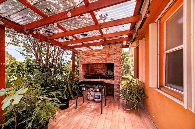 685 SW 198th Ter, Pembroke Pines, FL 33029