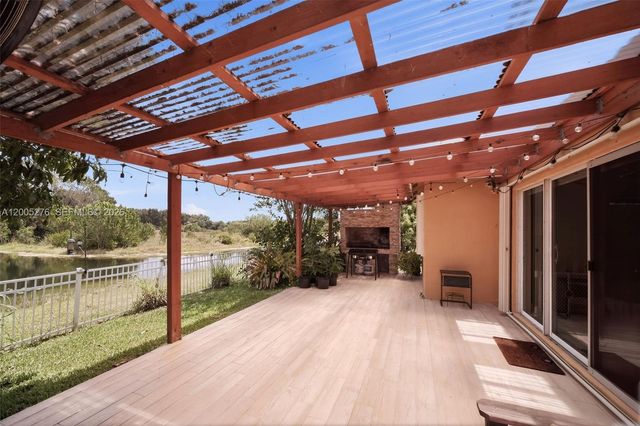 685 SW 198th Ter, Pembroke Pines, FL 33029