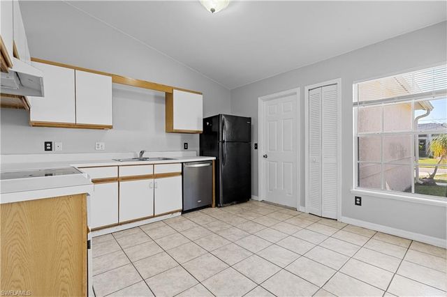 1409 SW 11th PL, Cape Coral, FL 33991