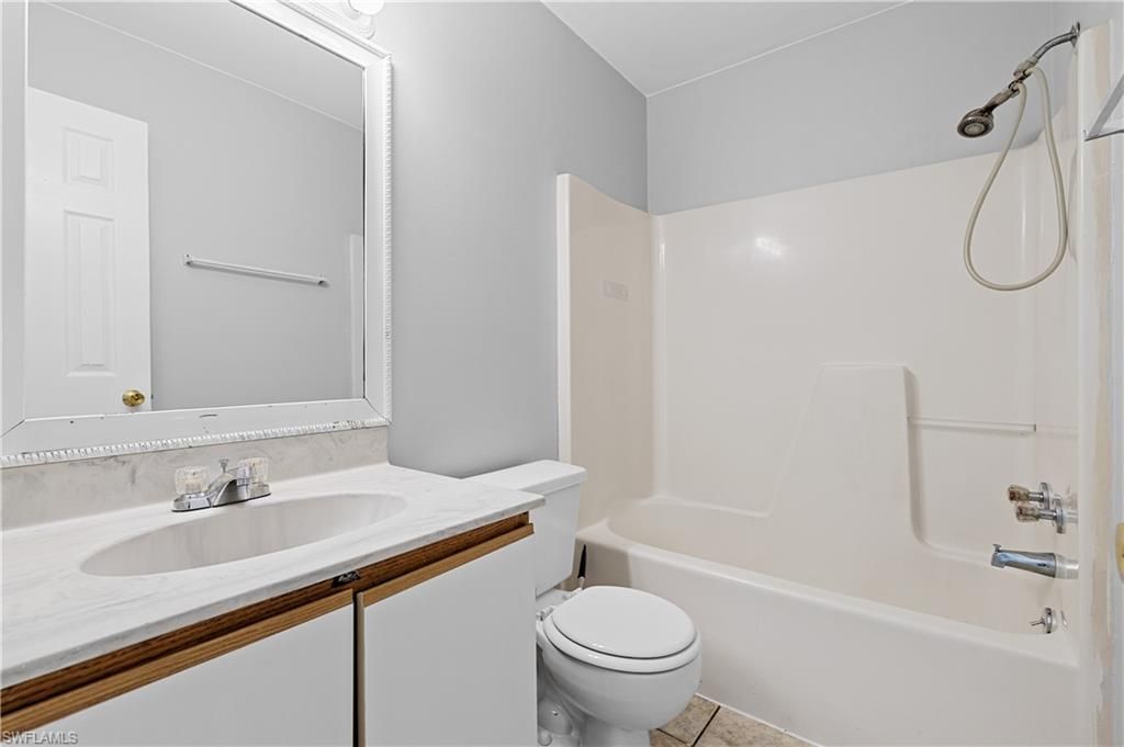 Image 20 of property listing at 1409 SW 11th PL, Cape Coral, FL 33991