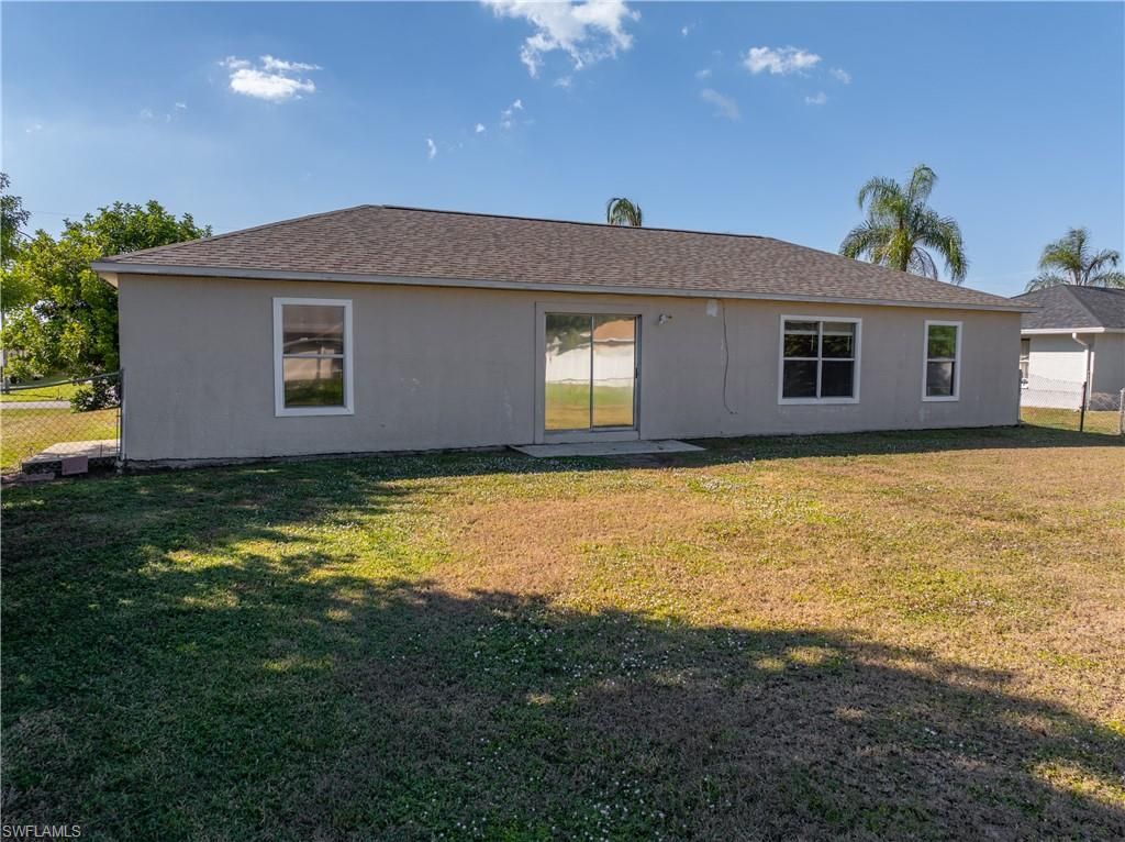 Image 25 of property listing at 1409 SW 11th PL, Cape Coral, FL 33991