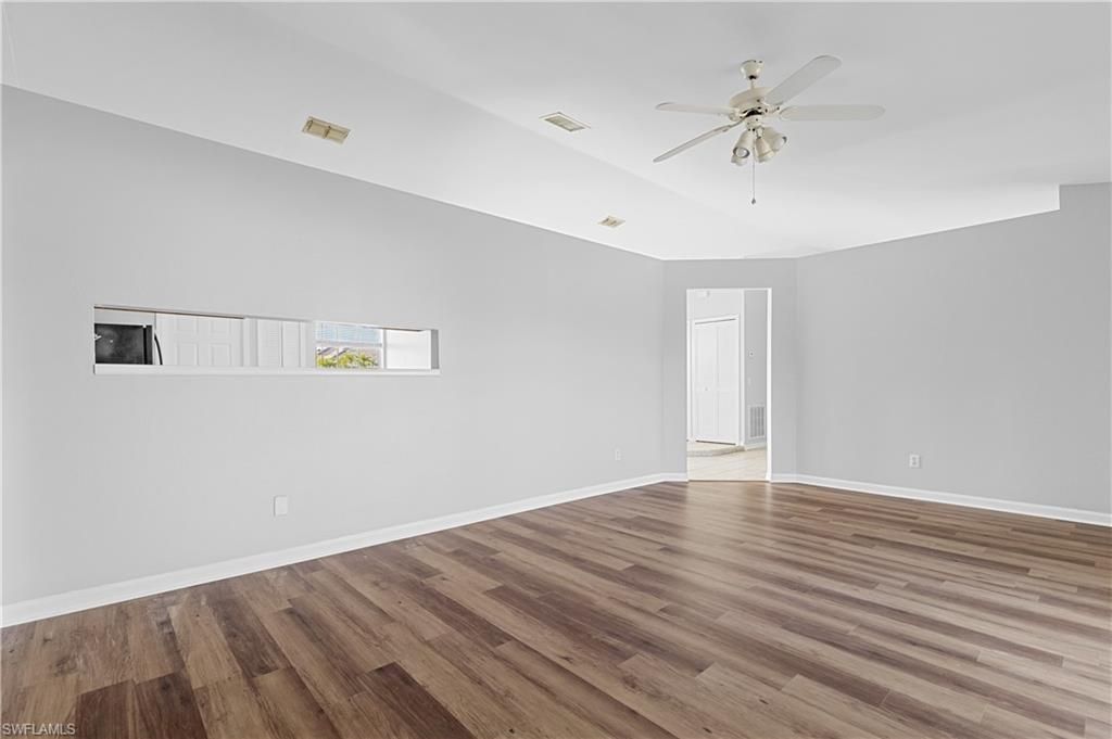 Image 5 of property listing at 1409 SW 11th PL, Cape Coral, FL 33991