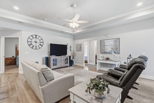 1827 Sundown Dr, Navarre, FL 32566