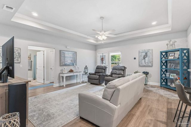 1827 Sundown Dr, Navarre, FL 32566