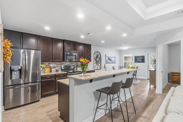 1827 Sundown Dr, Navarre, FL 32566