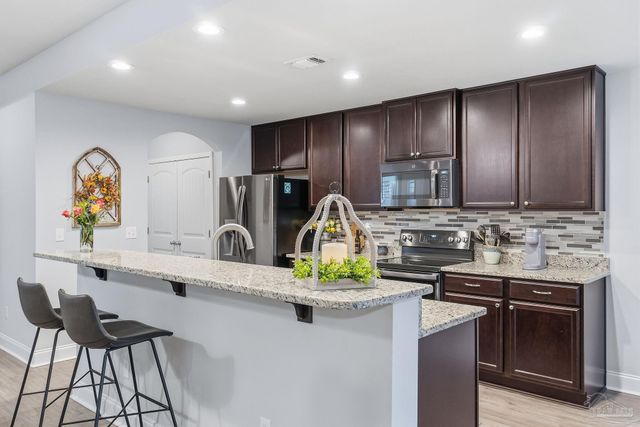 1827 Sundown Dr, Navarre, FL 32566