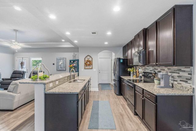 1827 Sundown Dr, Navarre, FL 32566