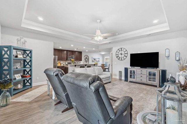 1827 Sundown Dr, Navarre, FL 32566