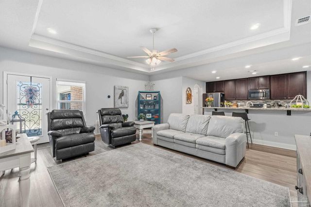 1827 Sundown Dr, Navarre, FL 32566