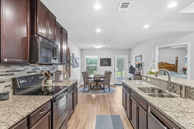 1827 Sundown Dr, Navarre, FL 32566