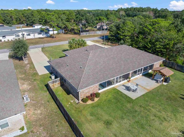 1827 Sundown Dr, Navarre, FL 32566