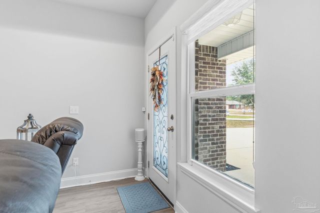 1827 Sundown Dr, Navarre, FL 32566