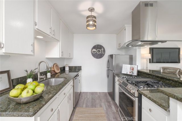 1720 Ardmore Avenue 224, Hermosa Beach, CA 90254