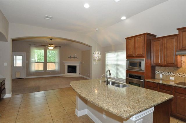 113 Wallin Farms DR, Hutto, TX 78634