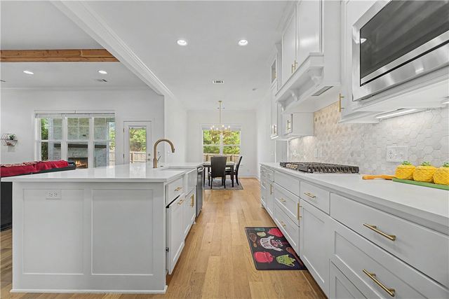 1302 Clarendon Avenue, Bentonville, AR 72713
