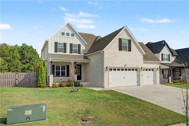1302 Clarendon Avenue, Bentonville, AR 72713