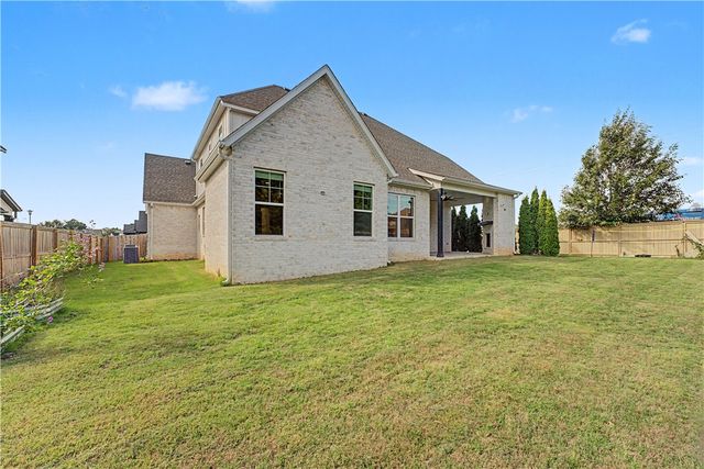 1302 Clarendon Avenue, Bentonville, AR 72713