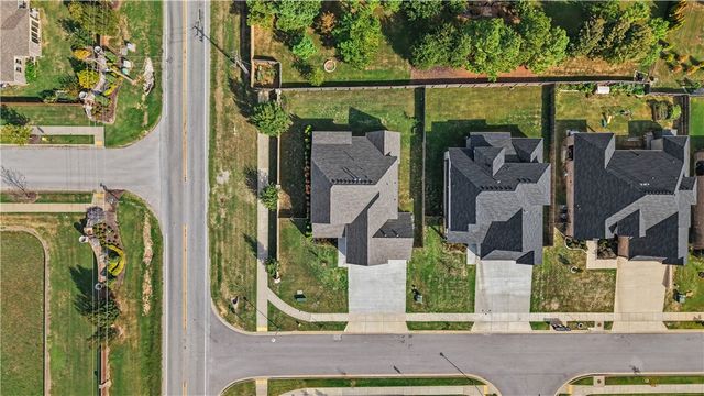 1302 Clarendon Avenue, Bentonville, AR 72713