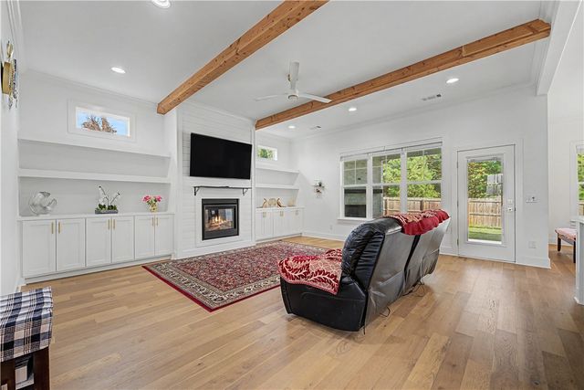 1302 Clarendon Avenue, Bentonville, AR 72713