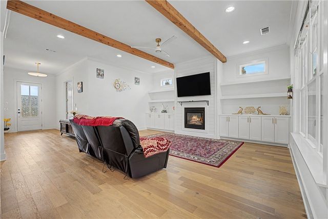 1302 Clarendon Avenue, Bentonville, AR 72713