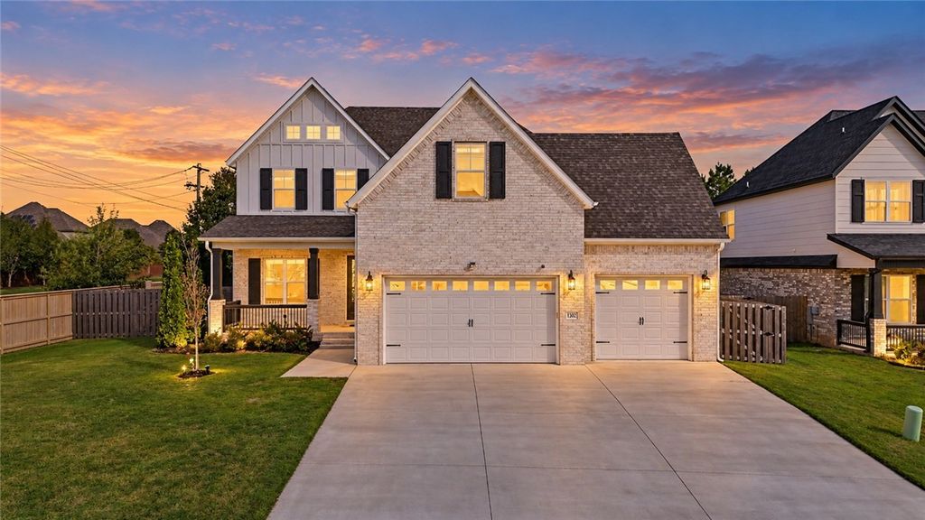 1302 Clarendon Avenue, Bentonville, AR 72713