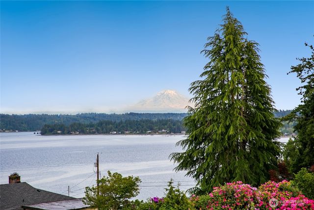 8151 E Seaview Drive, Port Orchard, WA 98366