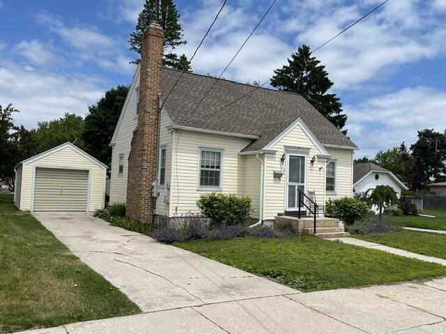 2112 30 STREET, Two Rivers, WI 54241