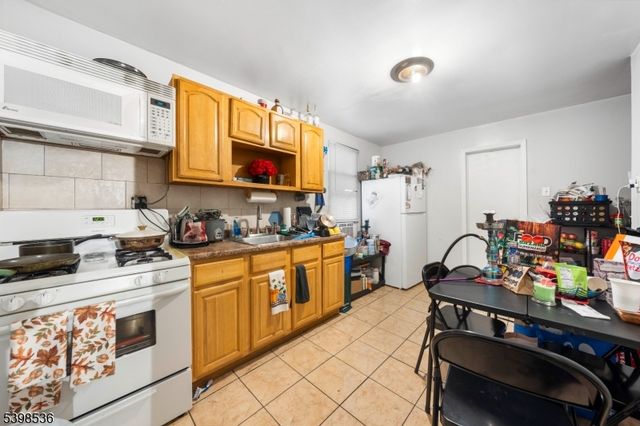 717 Mckinley St, Elizabeth City, NJ 07202