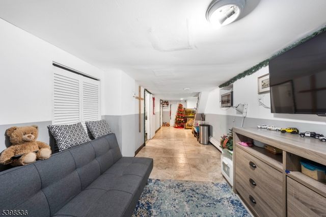 717 Mckinley St, Elizabeth City, NJ 07202