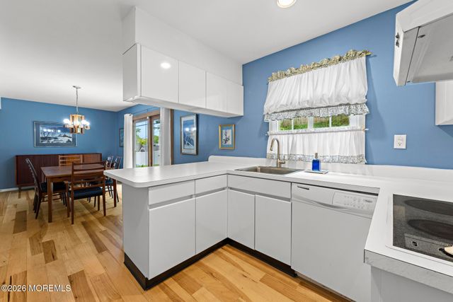 150 Idlebrook Lane, Aberdeen, NJ 07747